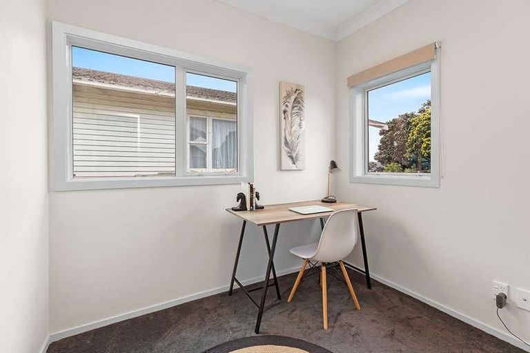 Photo of property in 56 Maupuia Road, Maupuia, Wellington, 6022