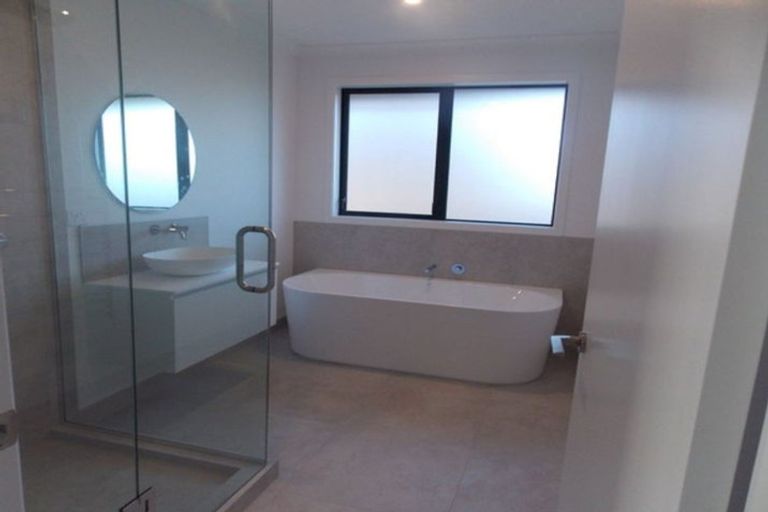 Photo of property in 18 Sardinia Grove, Fitzherbert, Palmerston North, 4410