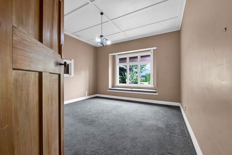 Photo of property in 10 Cameron Street, Hawera, 4610