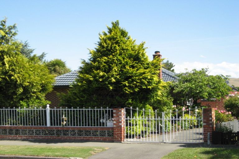 Photo of property in 15 Walcot Street, Bromley, Christchurch, 8062