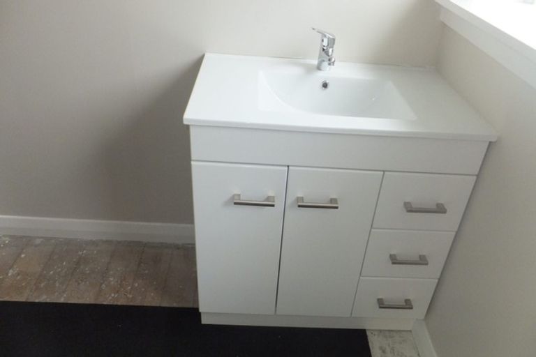 Photo of property in 126 Middlepark Road, Sockburn, Christchurch, 8042