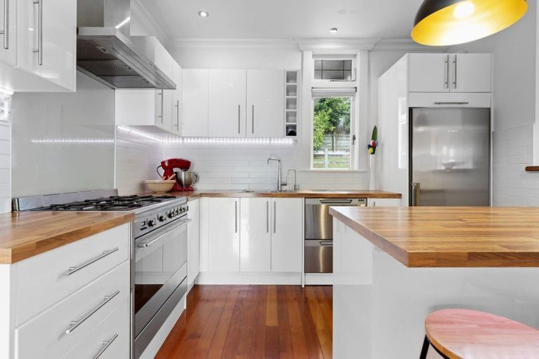 Photo of property in 84 Waitaha Road, Welcome Bay, Tauranga, 3112