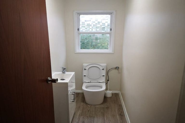 Photo of property in 2 Fyvie Avenue, Tawa, Wellington, 5028