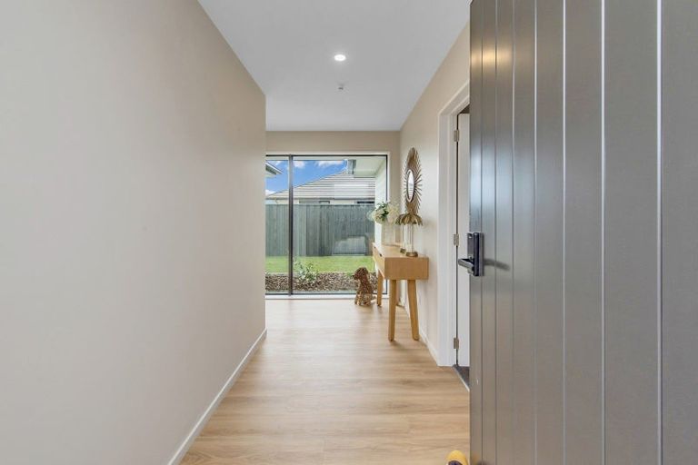 Photo of property in 164 Shillingford Boulevard, Rolleston, 7615