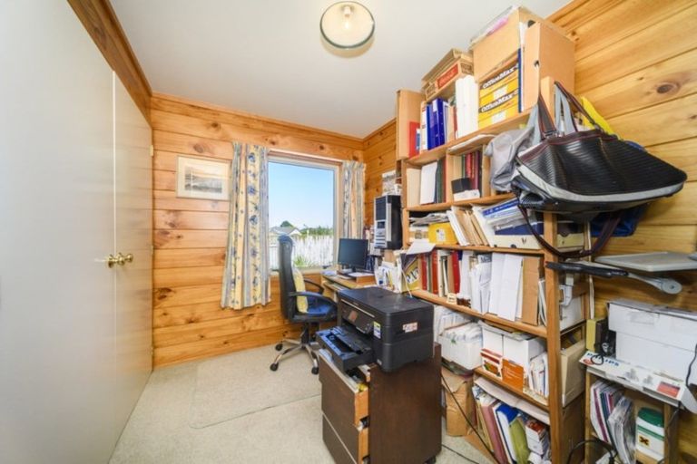 Photo of property in 7 Logan Way, Kelvin Grove, Palmerston North, 4414