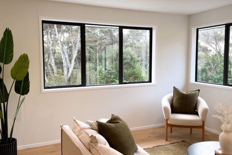 Photo of property in 11 Ti Tree Lane, Stanmore Bay, Whangaparaoa, 0932