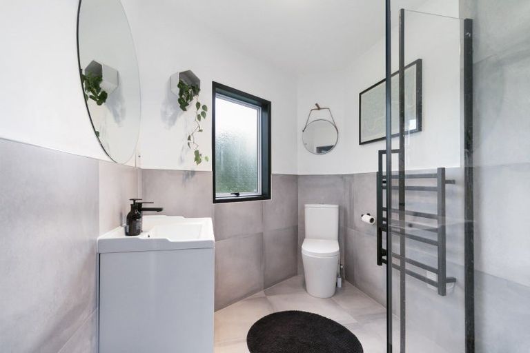 Photo of property in 12 Park Hill Road, Birkenhead, Auckland, 0626