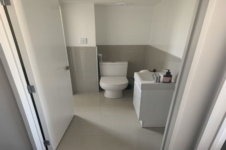 Photo of property in 60 Niu Lane, Te Atatu South, Auckland, 0610