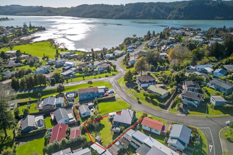 Photo of property in 111 Tirohanga Drive, Whangamata, 3620