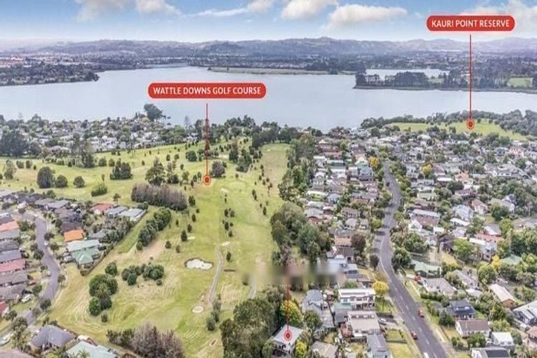 Photo of property in 2/187 Carnoustie Drive, Wattle Downs, Auckland, 2103