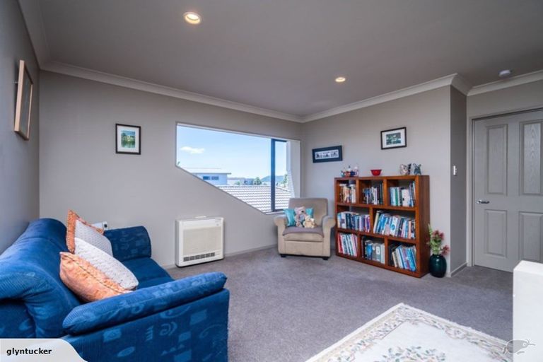 Photo of property in 22 Key West Drive, One Tree Point, 0118