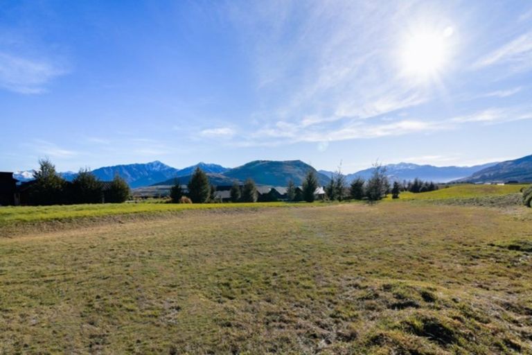 Photo of property in 10 Hovingham Court, Jacks Point, Queenstown, 9371