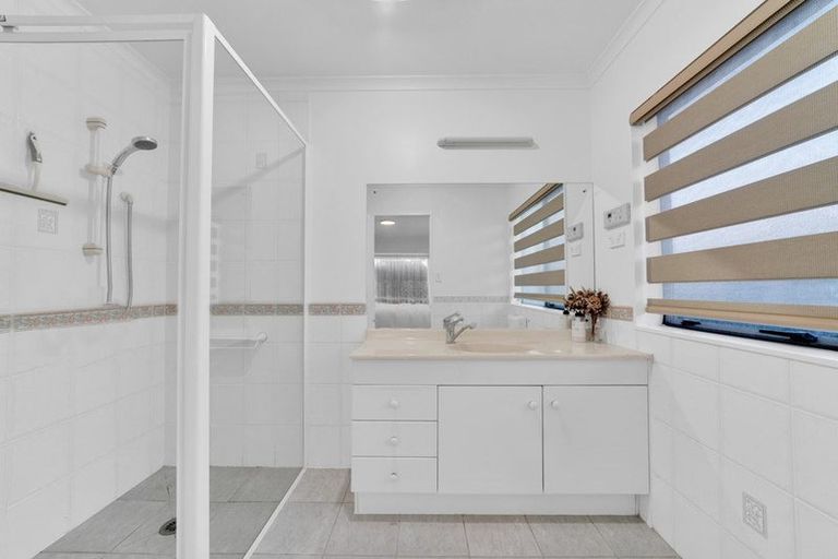 Photo of property in 21 Lothian Brae, Wattle Downs, Auckland, 2103