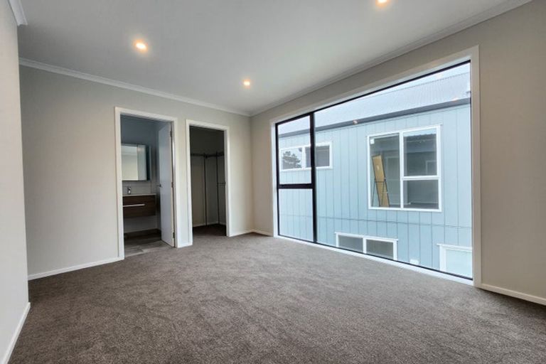 Photo of property in 12 Koreke Close, Kenepuru, Porirua, 5022