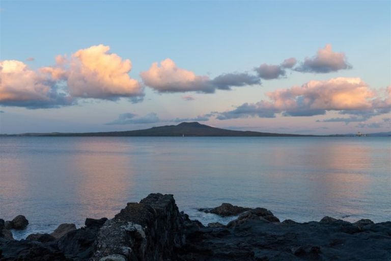 Photo of property in 2/259 Hurstmere Road, Takapuna, Auckland, 0622