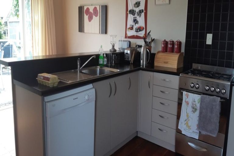 Photo of property in 62 Strasbourge Street, Martinborough, 5711