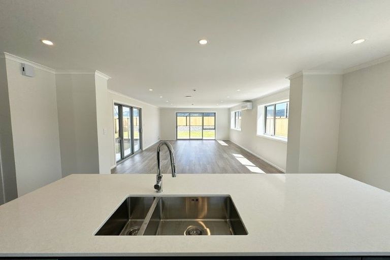 Photo of property in 91 Cynisca Crescent, Wallaceville, 5018