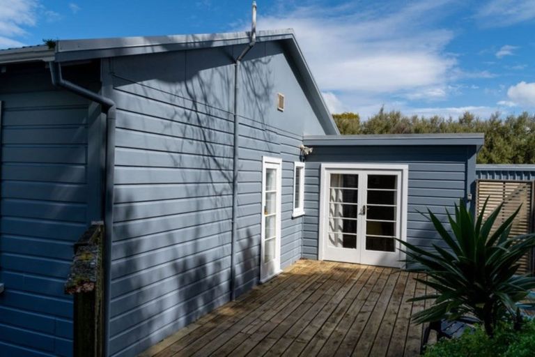 Photo of property in 14 Moana Street, Kaka Point, 9271