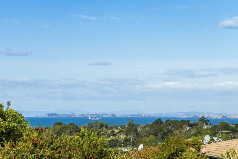 Photo of property in 9 Cairnbrae Court, Northcross, Auckland, 0632