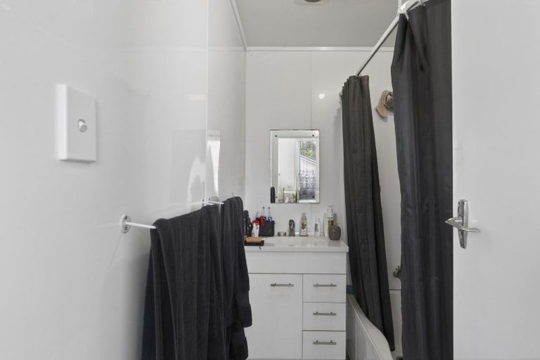 Photo of property in 8 Simons Street, Moturoa, New Plymouth, 4310