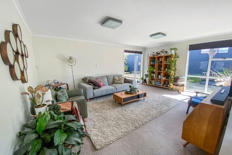 Photo of property in 2 Rakino Place, Awapuni, Palmerston North, 4412