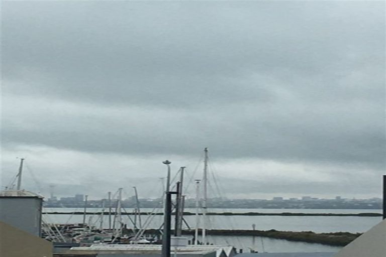 Photo of property in 11d Clearwater Cove, West Harbour, Auckland, 0618