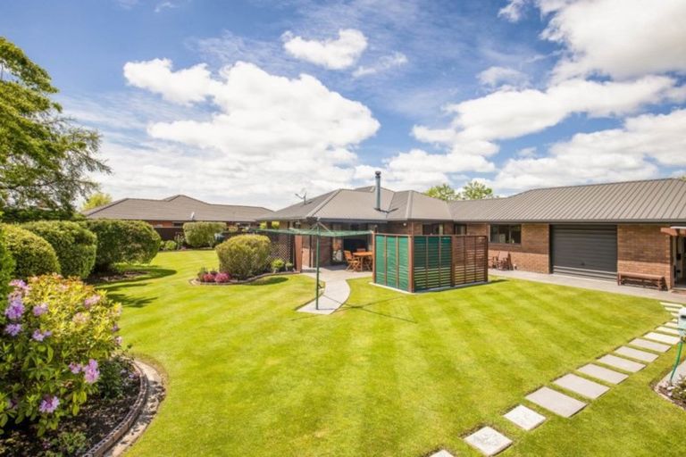 Photo of property in 17 Calvandra Grove, Rangiora, 7400