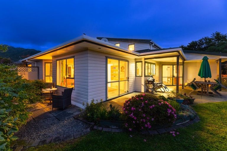Photo of property in 29 Cranbrook Grove, Waikanae, 5036