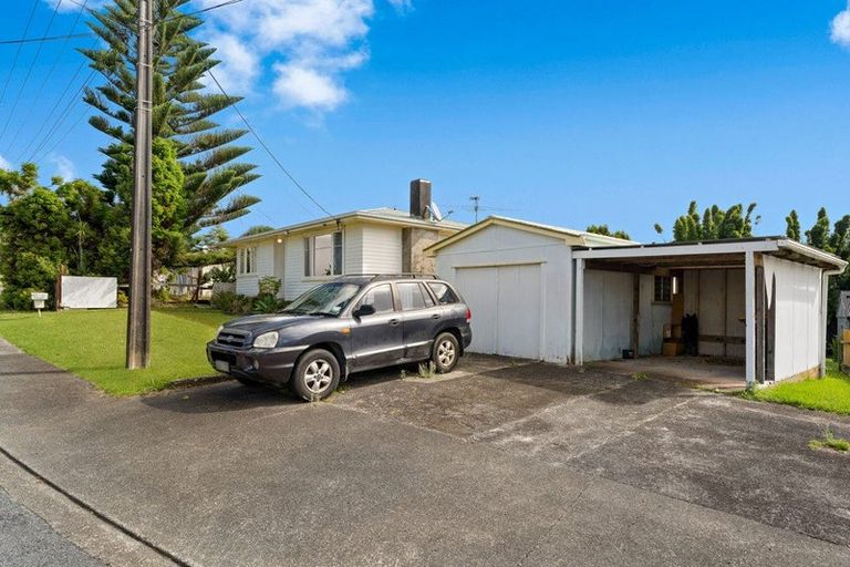 Photo of property in 4 Pomelo Road, Te Atatu South, Auckland, 0610