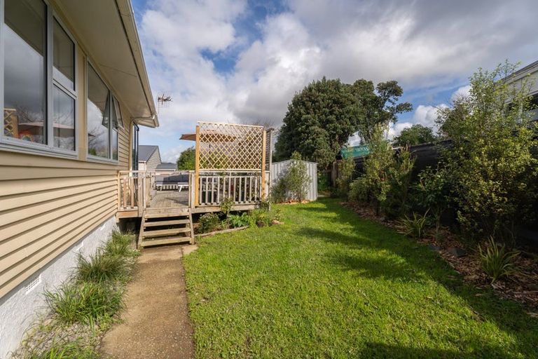 Photo of property in 32 Davidson Crescent, Tawa, Wellington, 5028