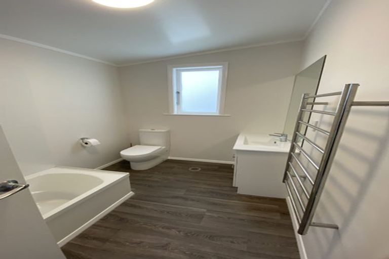 Photo of property in 230 The Esplanade, Island Bay, Wellington, 6023