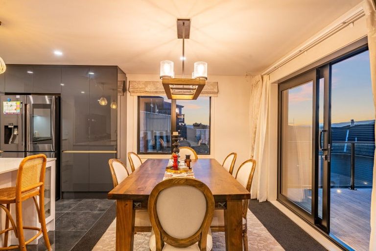 Photo of property in 3 Cirrus Close, Newlands, Wellington, 6037