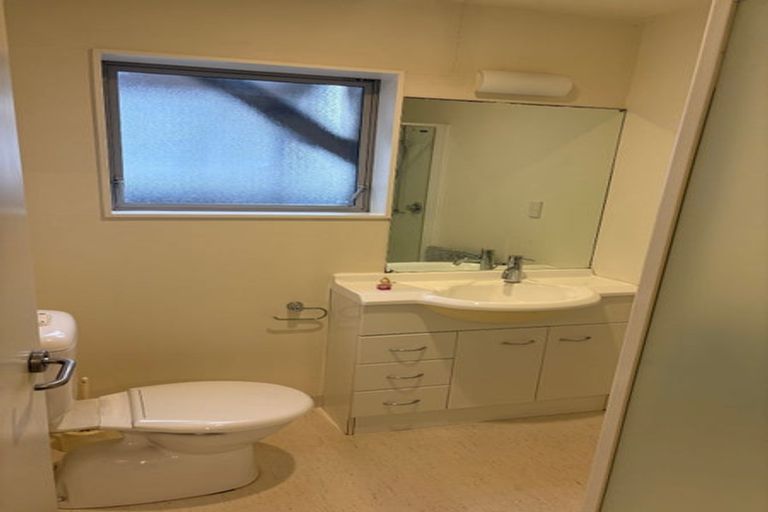 Photo of property in Terrace Heights Apartments, 2/163p The Terrace, Wellington Central, Wellington, 6011