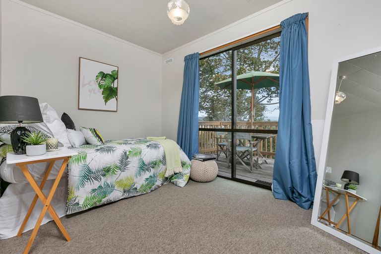Photo of property in 4 Chamberlain Road, Massey, Auckland, 0614