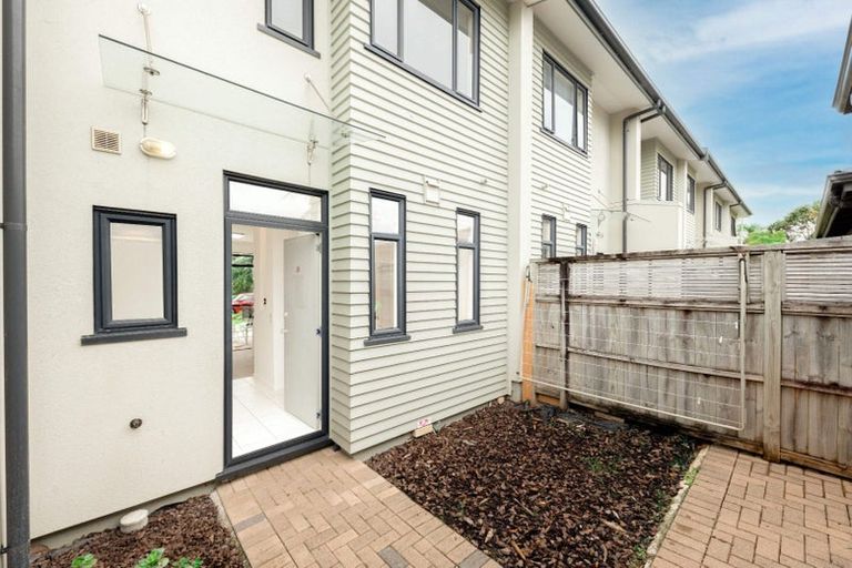 Photo of property in 88/2 Armoy Drive, East Tamaki, Auckland, 2016