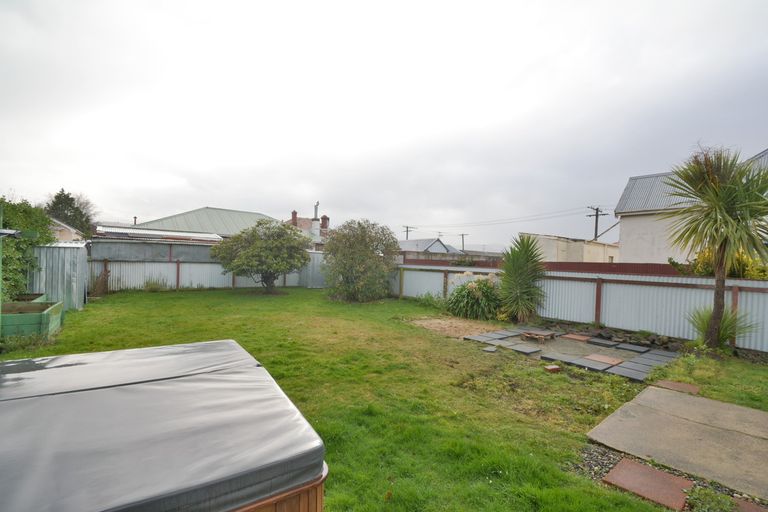 Photo of property in 172 Macandrew Road, South Dunedin, Dunedin, 9012