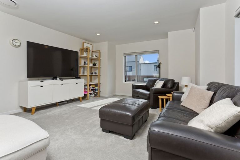 Photo of property in 1 Turutu Place, Long Bay, Auckland, 0630