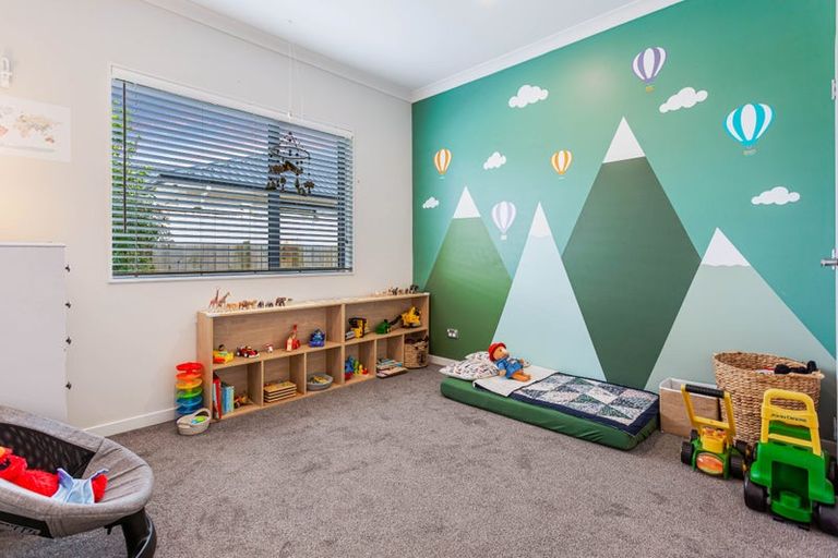 Photo of property in 6 Kahika Grove, Huapai, Kumeu, 0810