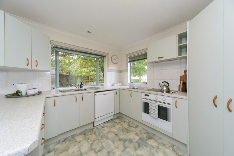 Photo of property in 3 Winston Avenue, Hokowhitu, Palmerston North, 4410