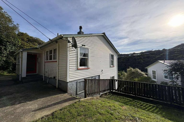 Photo of property in 21 Montgomery Avenue, Karori, Wellington, 6012