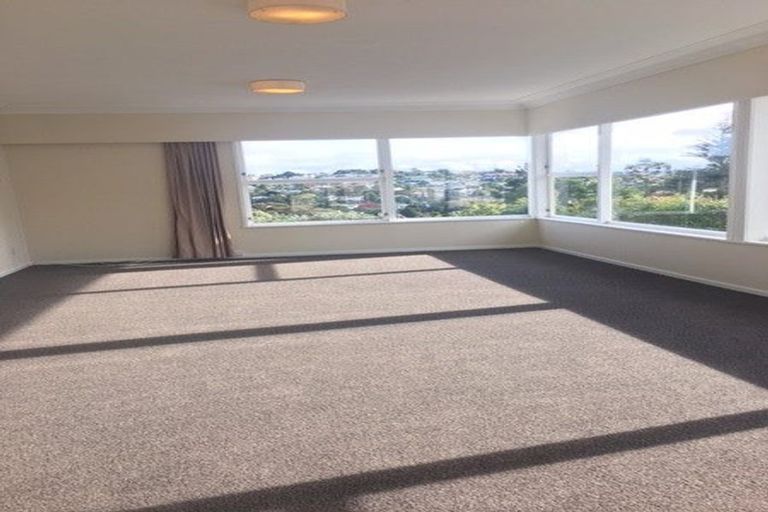 Photo of property in 86a Pupuke Road, Hillcrest, Auckland, 0627