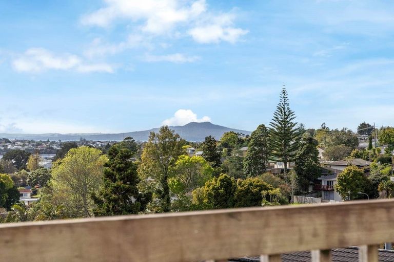 Photo of property in 1/5 Glenvale Place, Totara Vale, Auckland, 0629