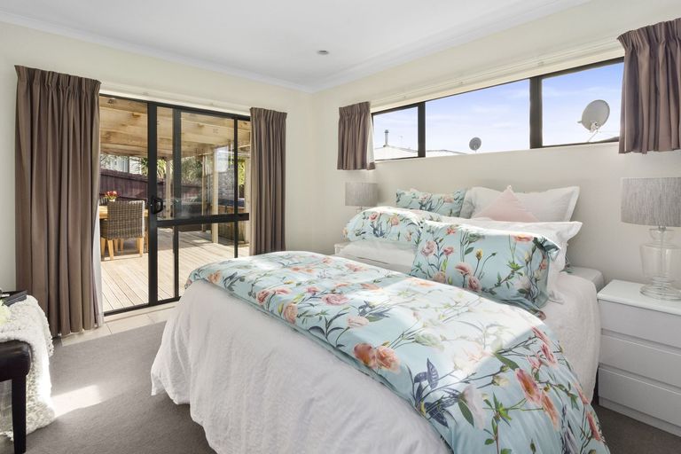 Photo of property in 63a Stottholm Road, Titirangi, Auckland, 0604