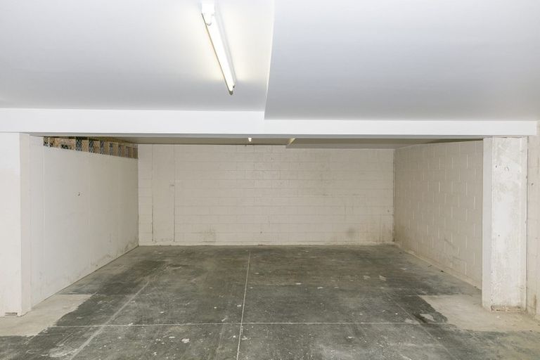 Photo of property in Victoria Villas, 23/35 Pirie Street, Mount Victoria, Wellington, 6011