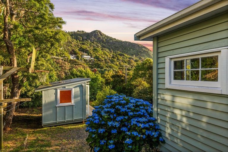 Photo of property in 132 Seaview Road, Piha, New Lynn, 0772