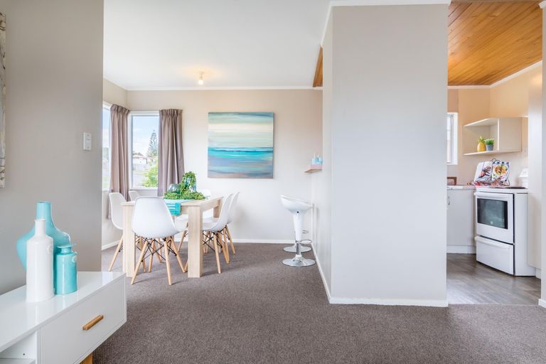 Photo of property in 52 Hinerau Street, Henderson, Auckland, 0612