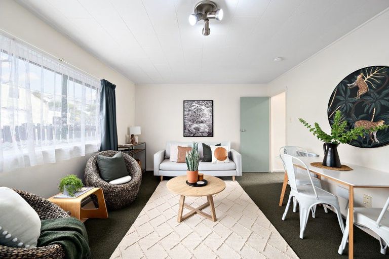 Photo of property in 2/52 Russell Terrace, Berhampore, Wellington, 6023