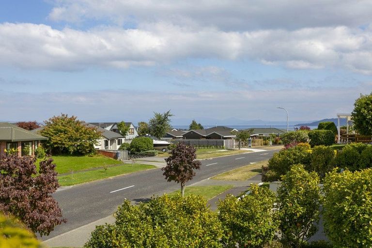 Photo of property in 2/94 Harvey Street, Waipahihi, Taupo, 3330