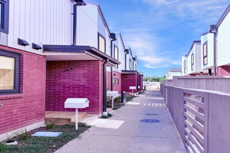 Photo of property in 116 Te Puketoka Lane, Mangere, Auckland, 2022