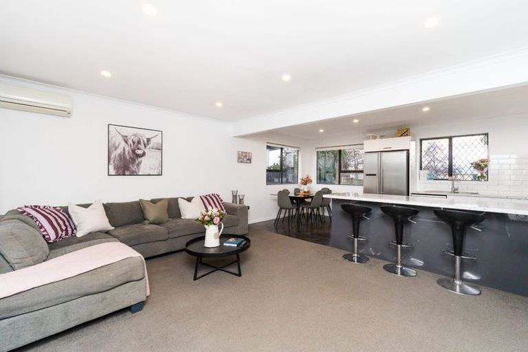 Photo of property in 21 Lyndale Place, Kelvin Grove, Palmerston North, 4414